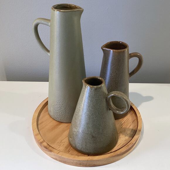 Set of 3 Stoneware PItchers & Pine Wood Tray from Creative Co-Op (DF6574) New - Picture 2 of 10